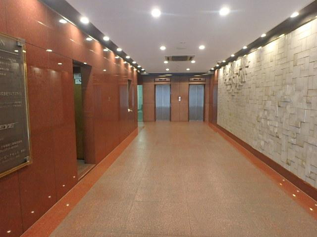 大橋御苑駅ビルホール①