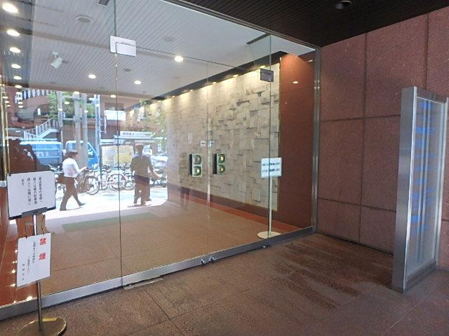 大橋御苑駅ビルエントランス②