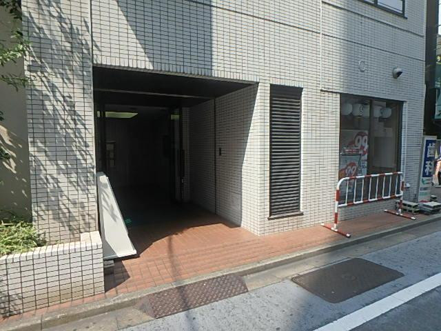 大橋御苑駅ビル別館エントランス①