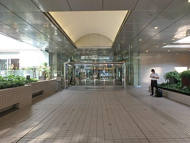 ビッグス新宿ビルエントランス④