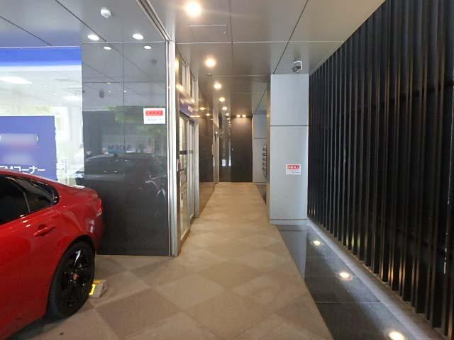 近鉄新宿御苑ビルエントランス②