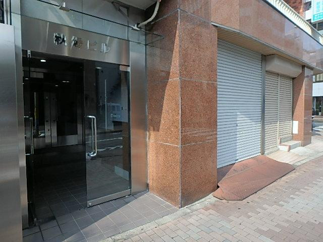 秋場ビルエントランス①