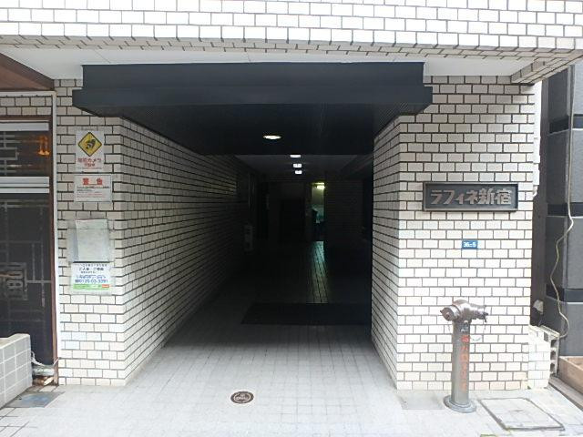 ラフィネ新宿ビルエントランス②