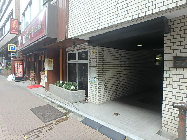 ラフィネ新宿ビルエントランス①