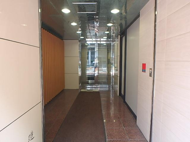 新宿御苑さくらビルエントランス②
