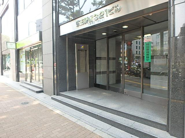 京王新宿３２１ビルエントランス①