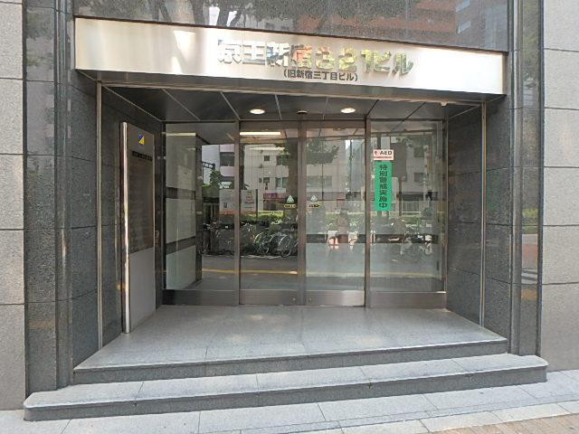 京王新宿３２１ビルエントランス②