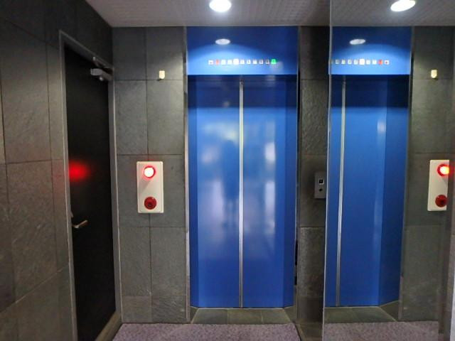 岩本和裁ビルホール②