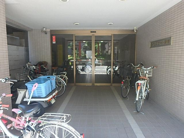 クインズコート新宿エントランス②