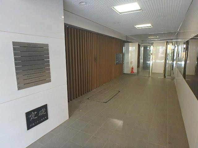プライマリ新宿御苑ビルエントランス②