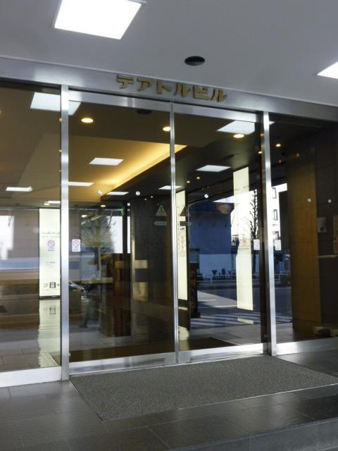 新宿テアトルビルエントランス①