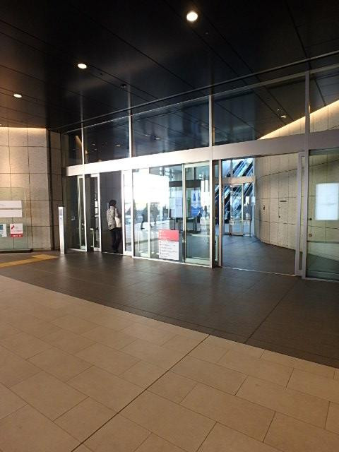 ＪＲ新宿ミライナタワーエントランス①