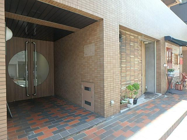 アゼリアビルエントランス①