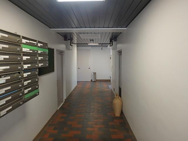 アゼリアビルホール①