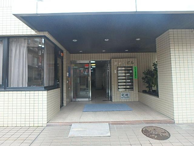 末よしビル本館エントランス②