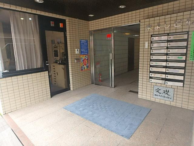 末よしビル本館エントランス①