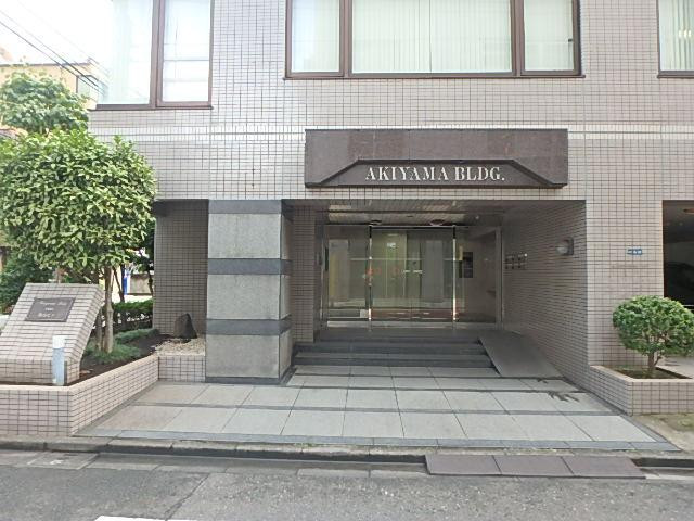 秋山ビルエントランス②