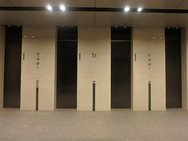 ホール①