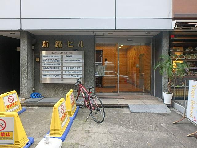 新銘ビルエントランス②