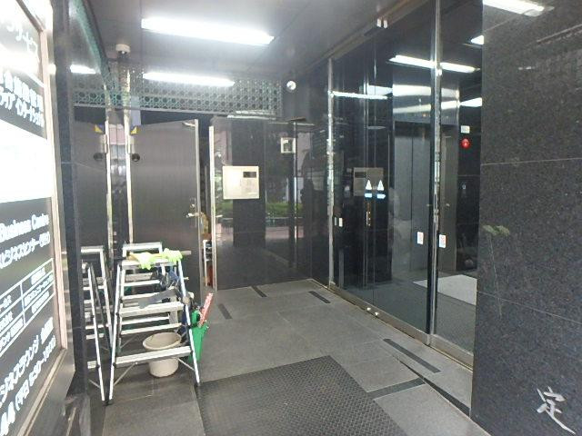 西新宿高木ビルエントランス③