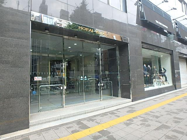 西新宿室町ビルエントランス①