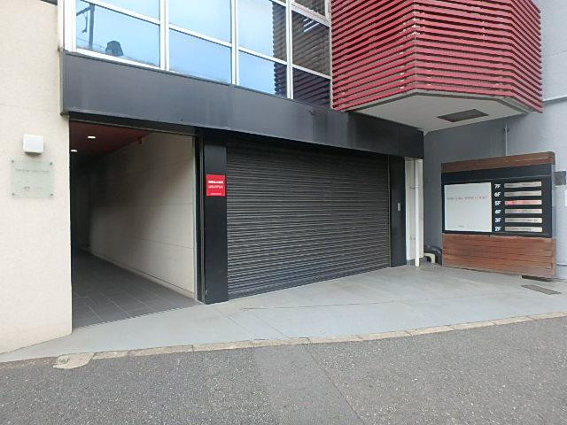 新宿ＷＥＳＴ　ＣＯＵＲＴエントランス①