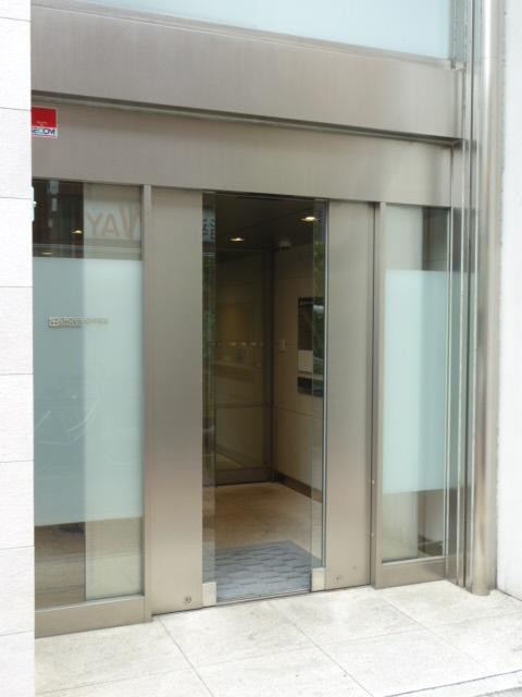 クロスオフィス新宿エントランス①