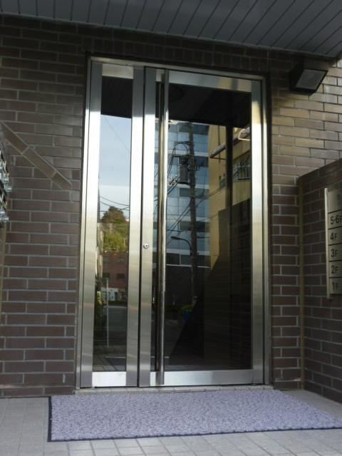 鶴巻町田澤ビルエントランス①