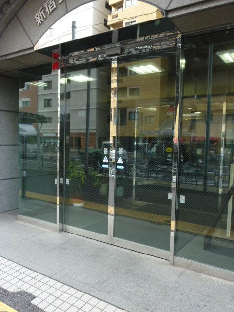 新宿ラムダックスビルエントランス①