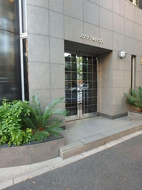 スタッフハウスビルエントランス②