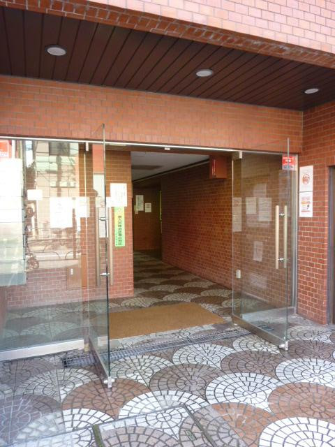 新宿サマリヤマンションエントランス①
