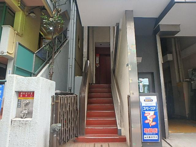川島第二ビルエントランス②