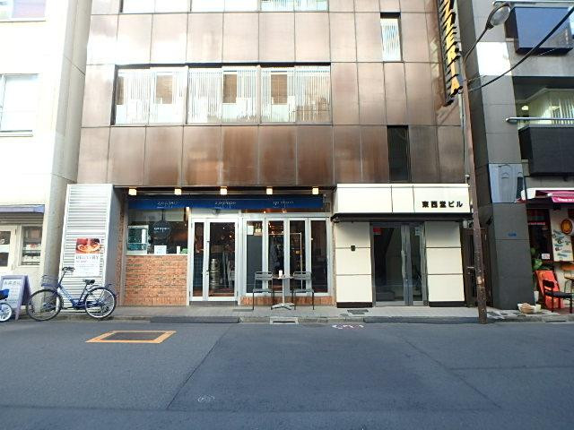 東西堂ビルエントランス①