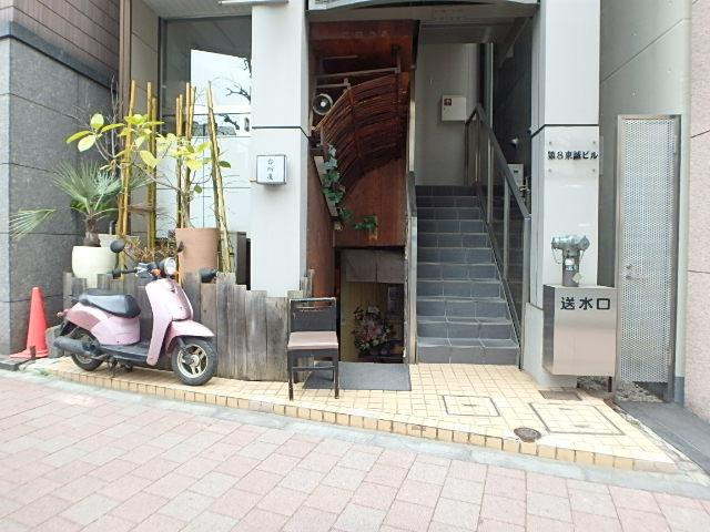 第８東誠ビルエントランス①