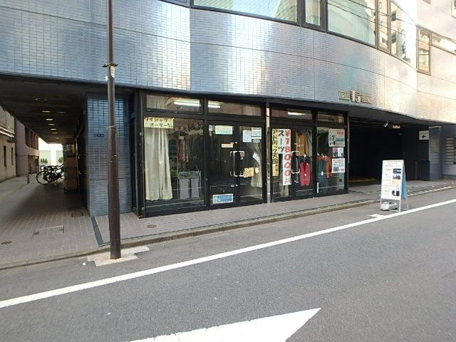 岩本町寿共同ビルエントランス①
