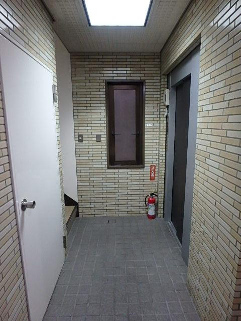 ツボヤビルホール③