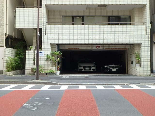 麹町保坂ビルエントランス①