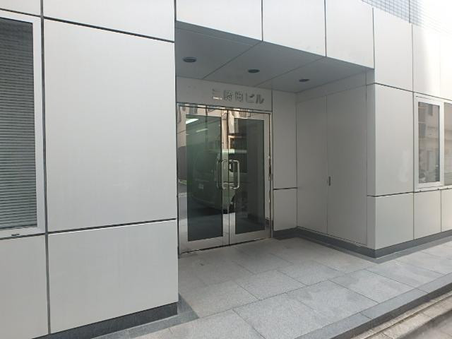 原島三崎町ビルエントランス①