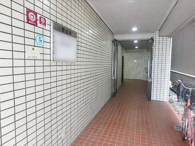 巴ビルエントランス①