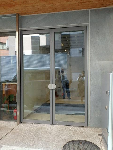 ＷＨＡＲＦ神⽥三崎町ビルエントランス②