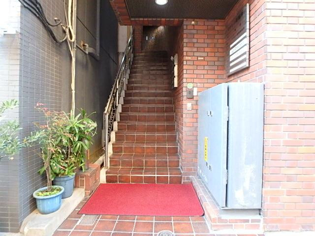 ワダビルエントランス②