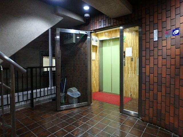 ワダビルエントランス③