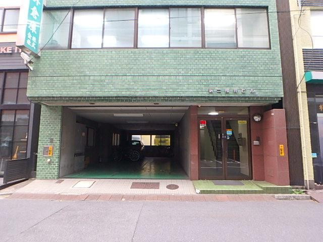第２櫻井ビル（新館）エントランス①