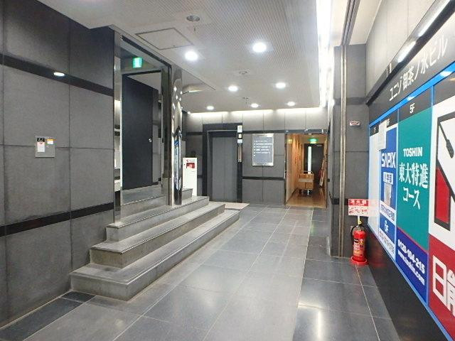 御茶ノ水駅前ビルホール①