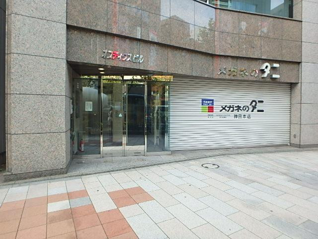 オプティクスビルエントランス①