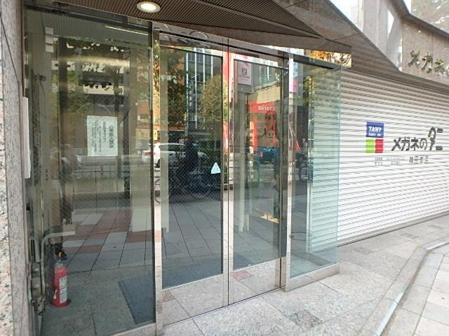 オプティクスビルエントランス②
