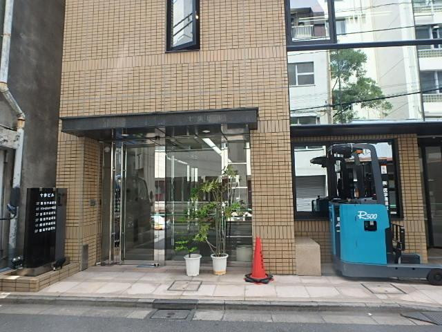 十歩ビルエントランス①