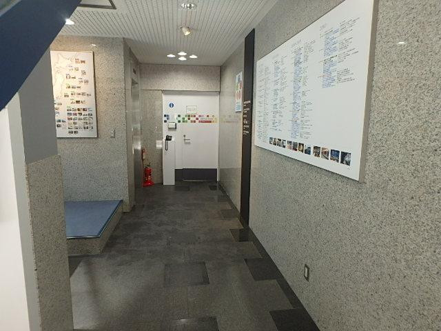 ワールドカラ―本社ビルホール①