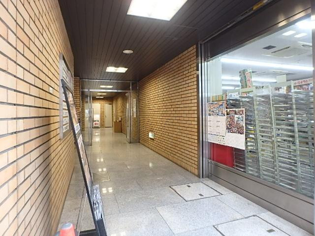 淡路町駅前ビルエントランス②