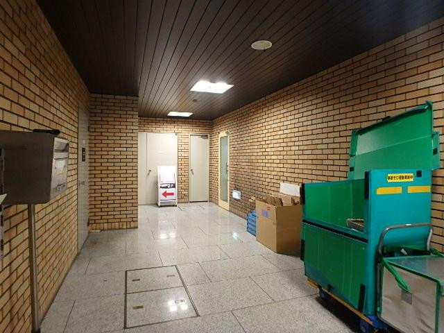 淡路町駅前ビルホール①